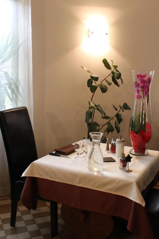 Logis Hotel Restaurant De La Dore Vertolaye Buitenkant foto