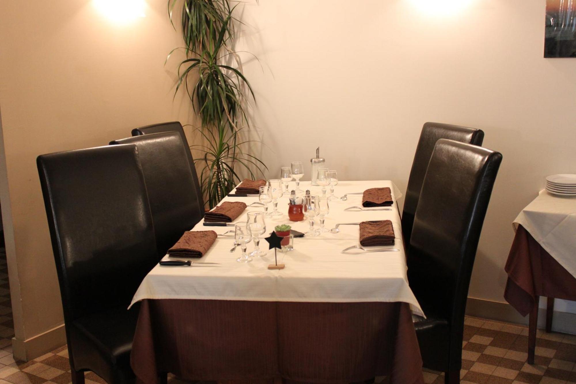 Logis Hotel Restaurant De La Dore Vertolaye Buitenkant foto