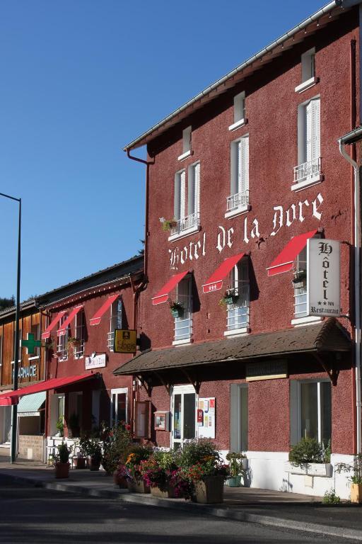 Logis Hotel Restaurant De La Dore Vertolaye Buitenkant foto
