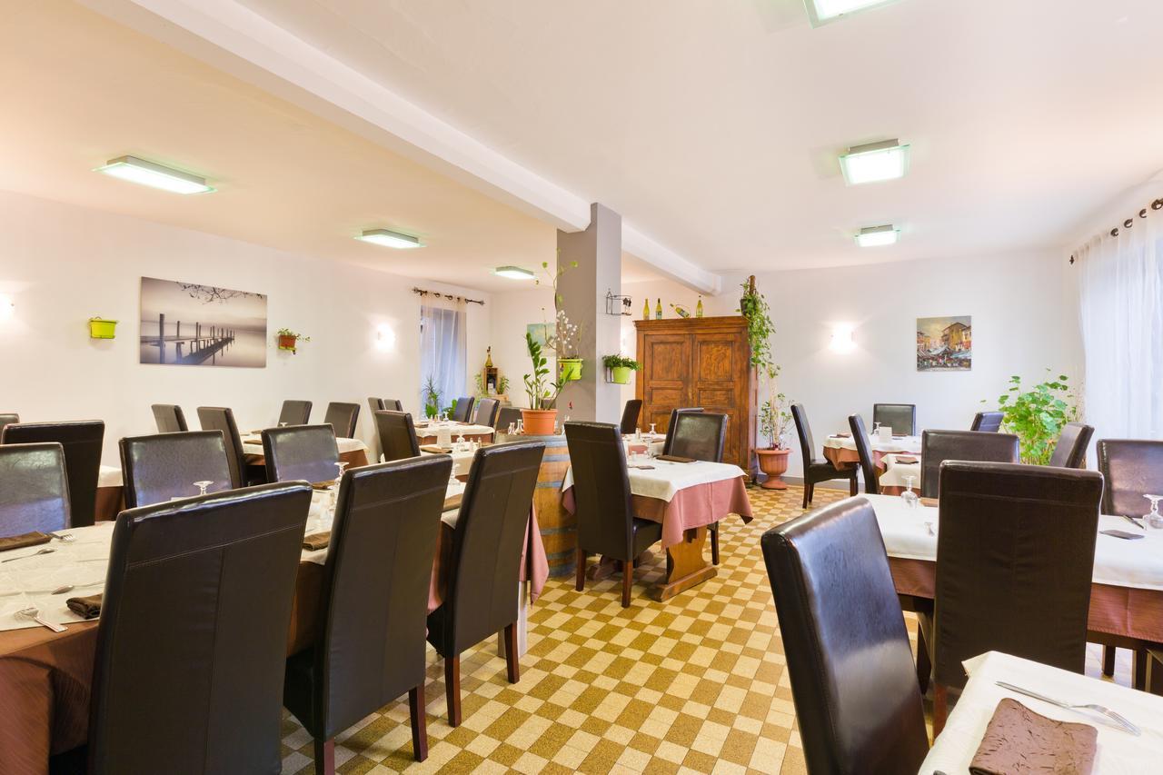 Logis Hotel Restaurant De La Dore Vertolaye Buitenkant foto